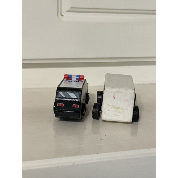 Wooden Toy Emergency Vehicles Police Ambulance Toy Train Accessories - Picture 4 of 6